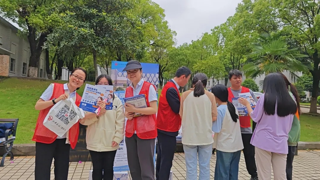 都市城際公交:“五一”校園直通車(chē)地推活動(dòng)正式啟動(dòng)